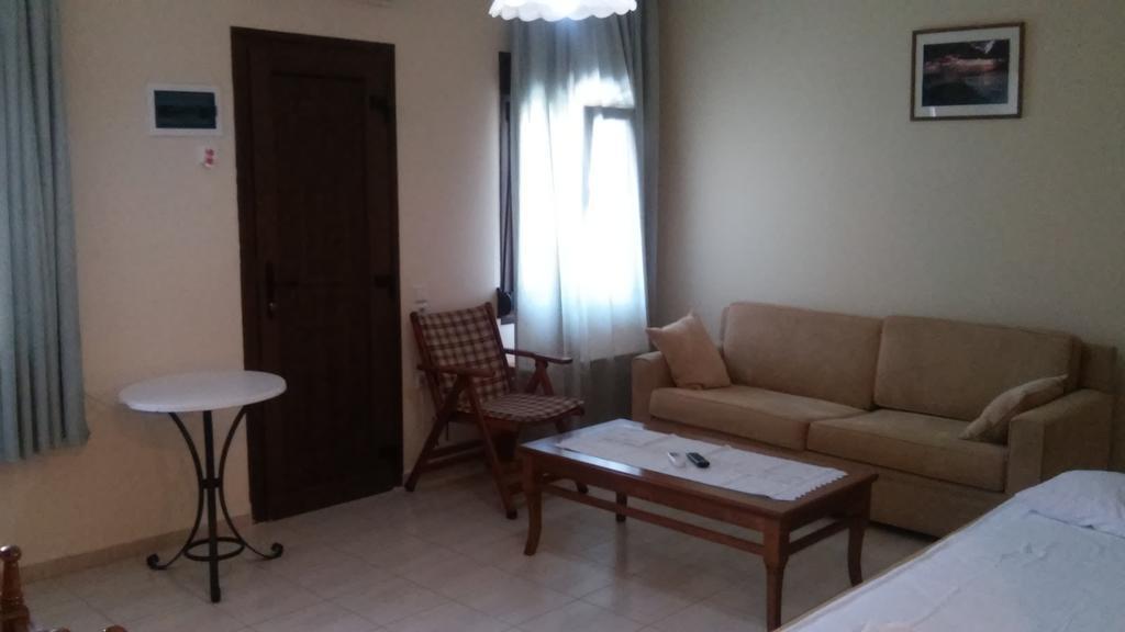 Ta Kalamakia Apartments วาเตรา ภายนอก รูปภาพ